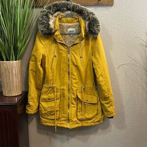 RB22 Holstark mustard, yellow, faux fur lining, full zip up coat size large